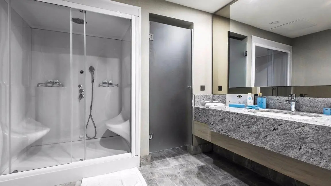 Photo - Royal Seginus