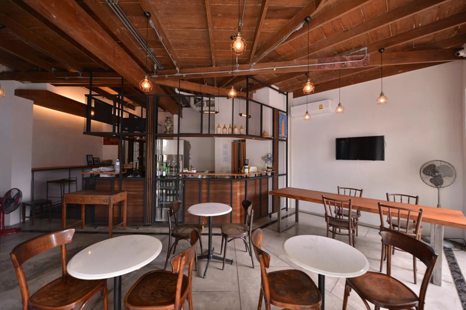 Foto - Neighbor Phuthon