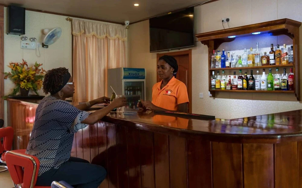 Photo - Riverside Hotel