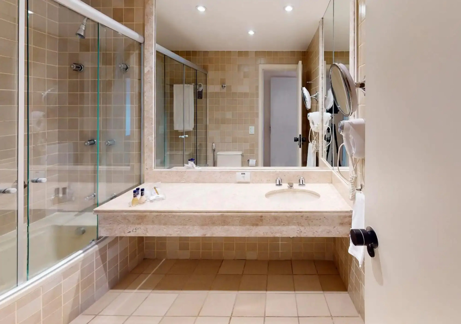 Photo - Estanplaza Nações Unidas