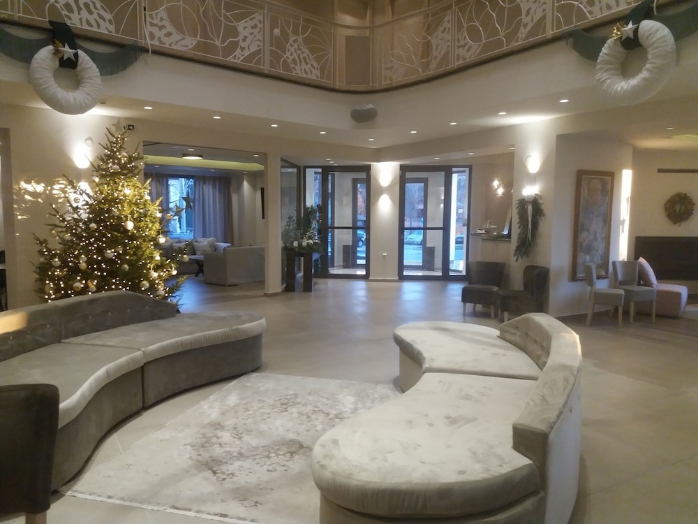 Emerald Suites