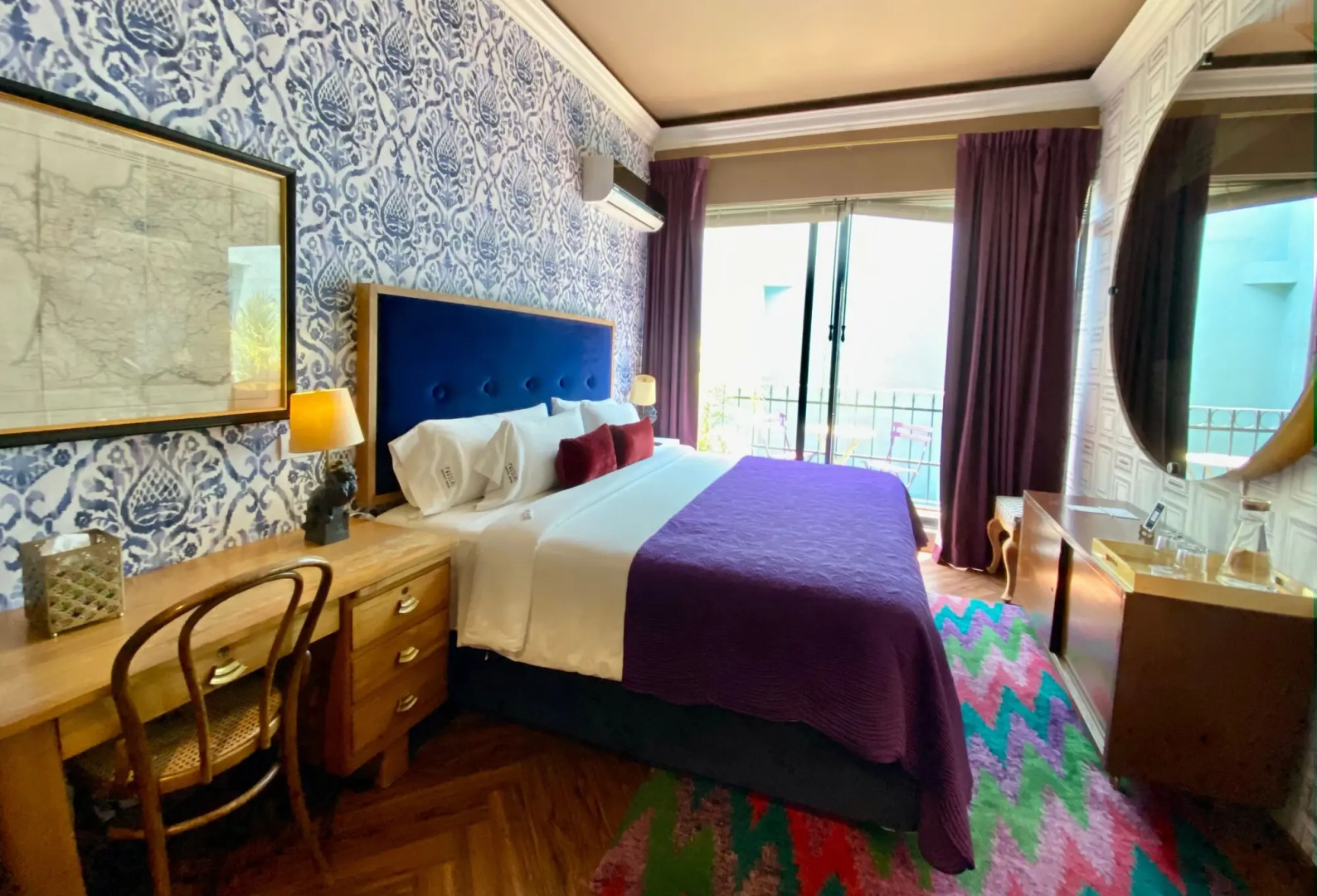 Photo - Pug Seal Polanco Anatole France