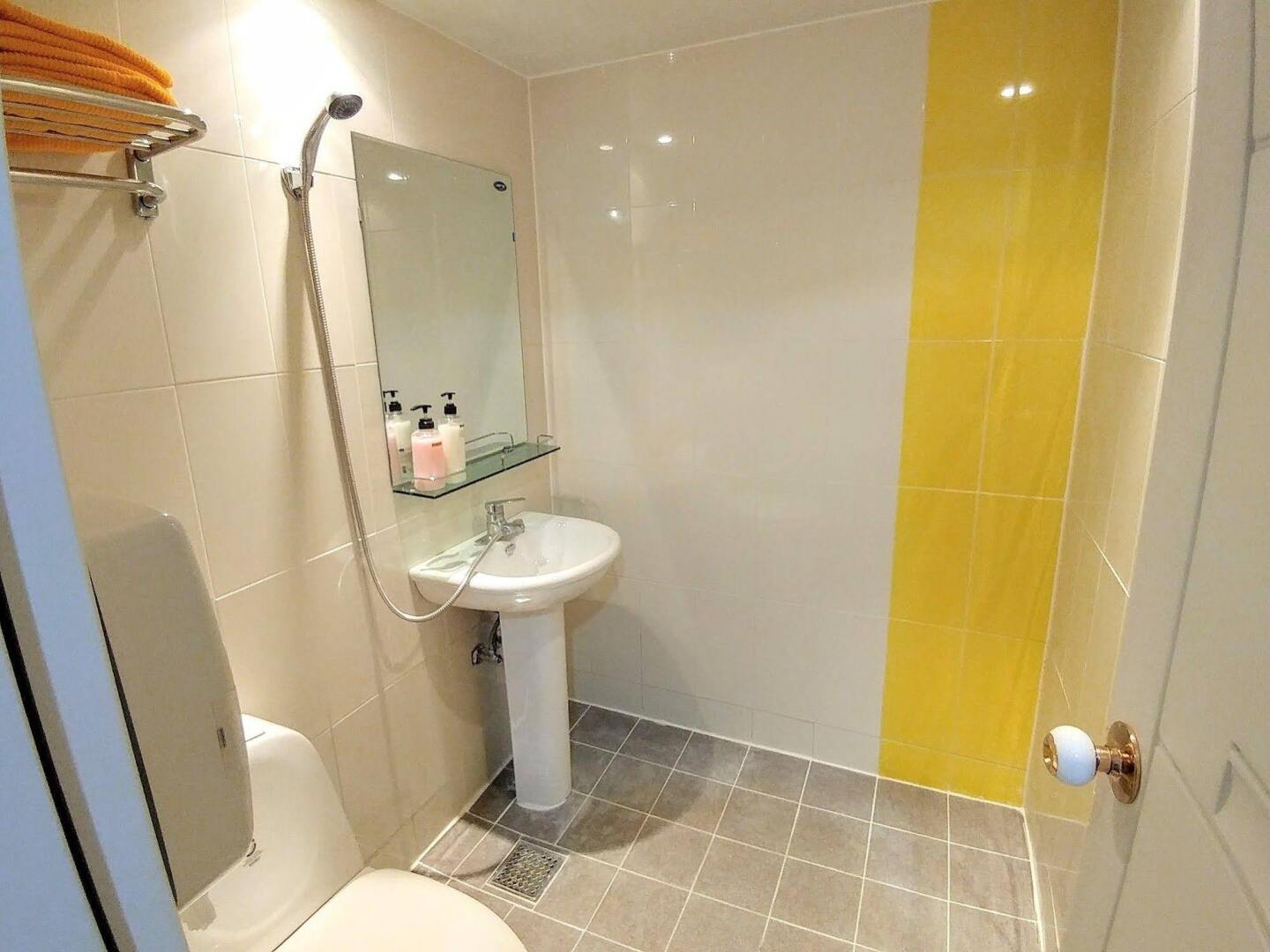 Foto - Hostel Tommy 50 off sale for 10th Anniversary on 2026