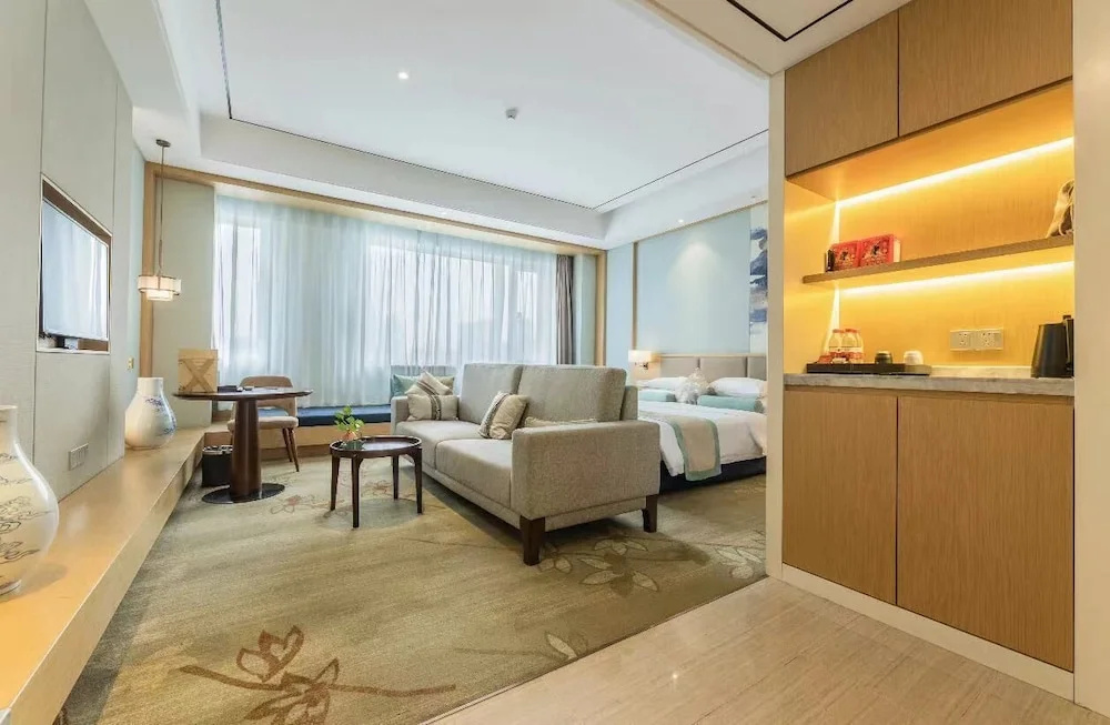Century Runhua Hotel