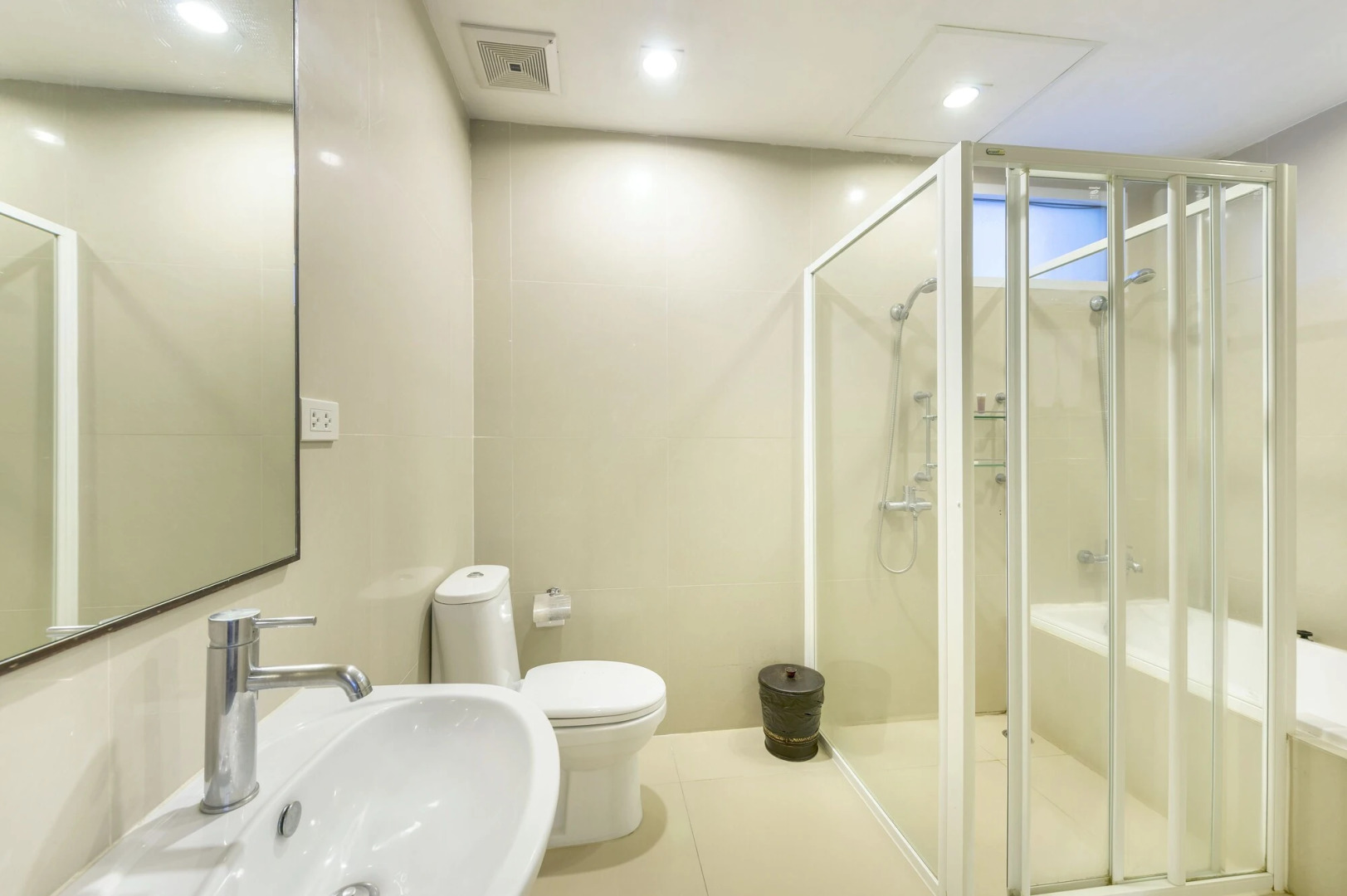 Photo - Qiu Hotel Sukhumvit - BTS On Nut Station