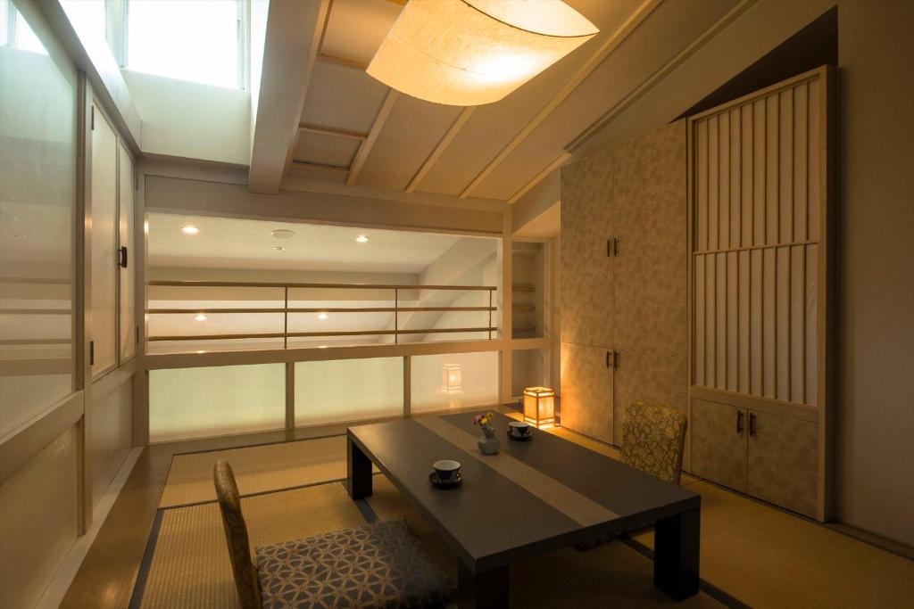 Hotel Lucent Takamiya