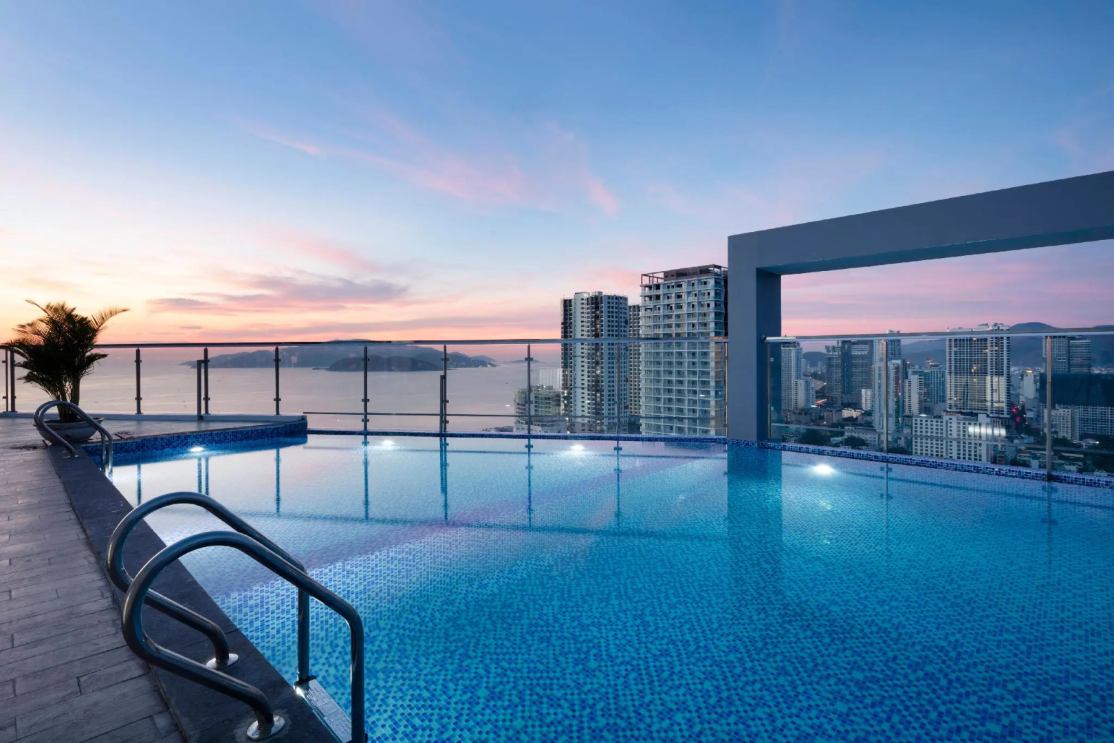 Photo - DQua Hotel