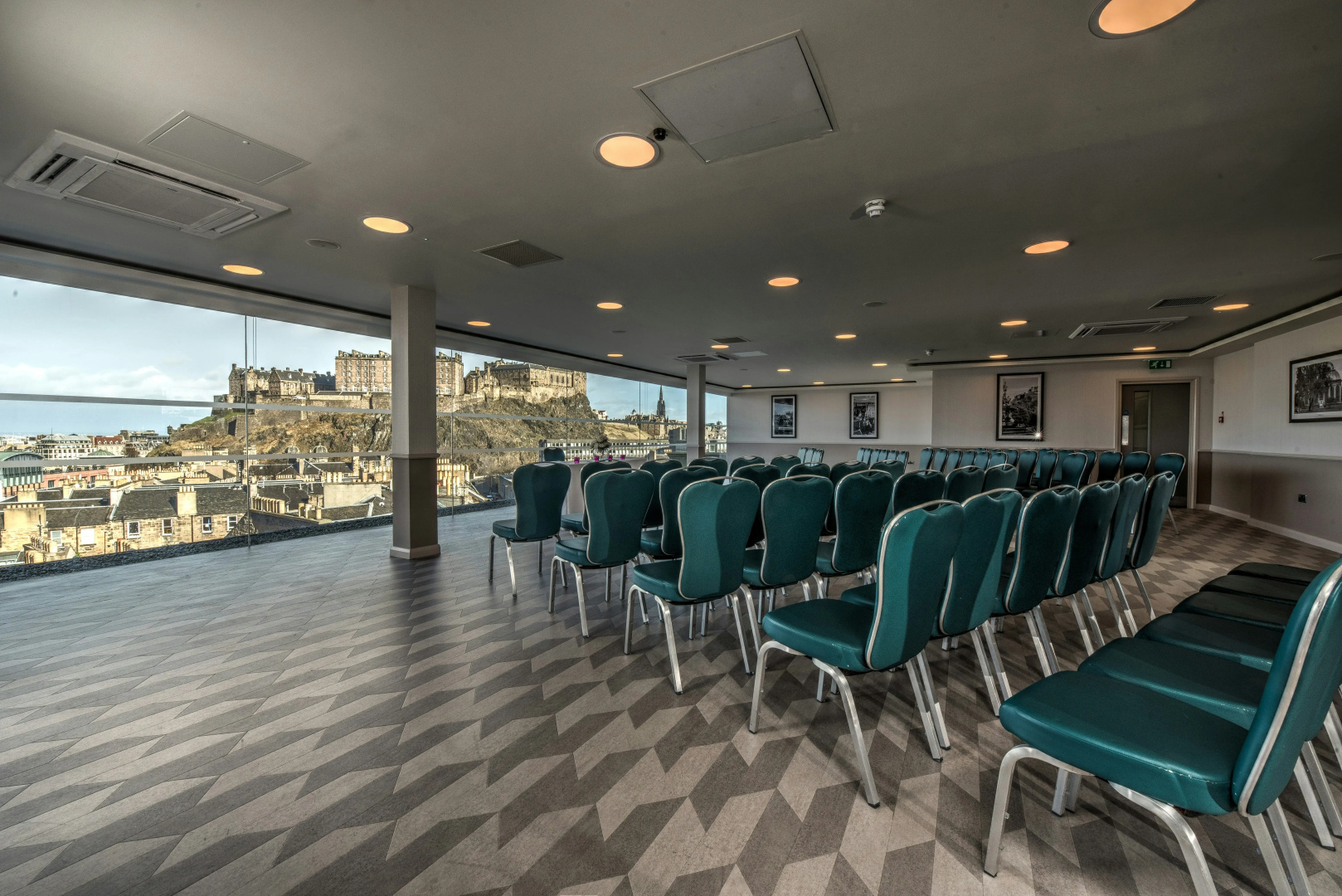 Photo - DoubleTree by Hilton Edinburgh City Centre