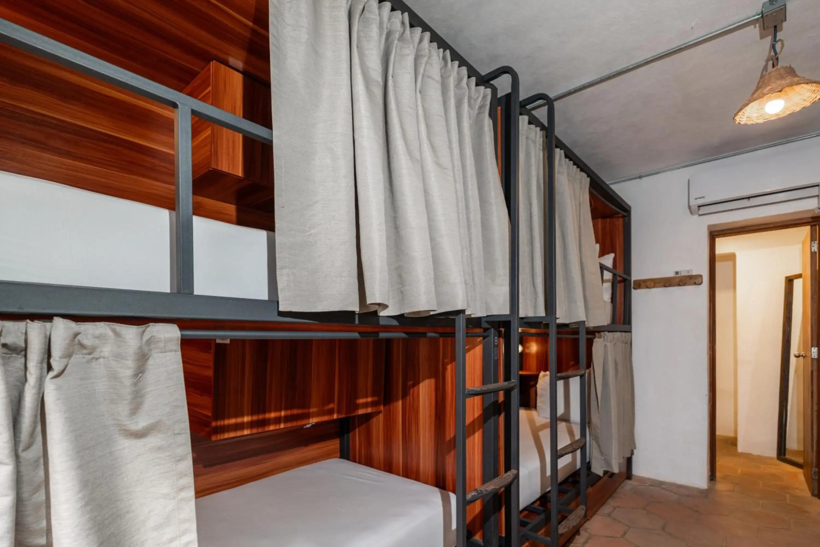 Foto - Nílu Isla Mujeres by Selina