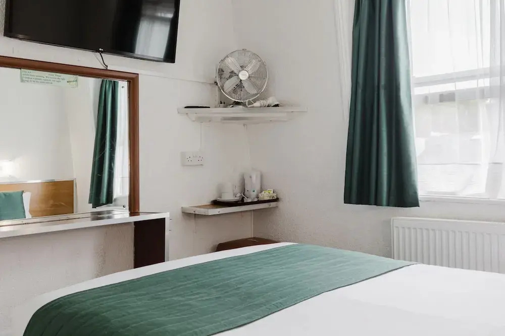 Photo - Falcon Hotel