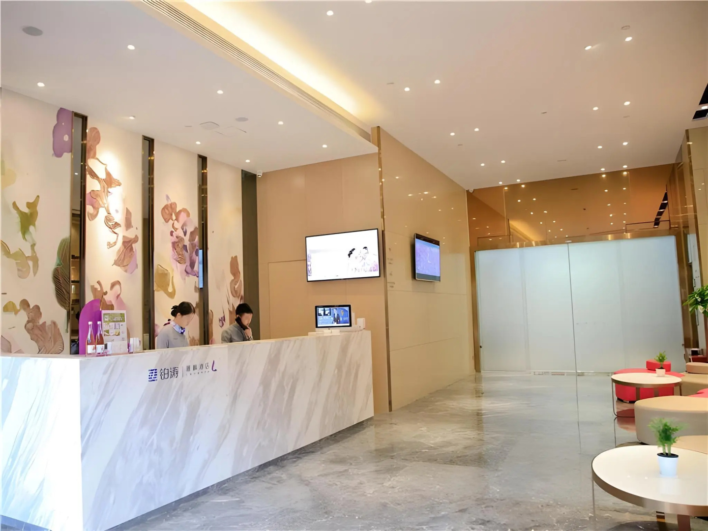 Lavande Hotels·Dayun Center Hengang Metro Station Shenzhen