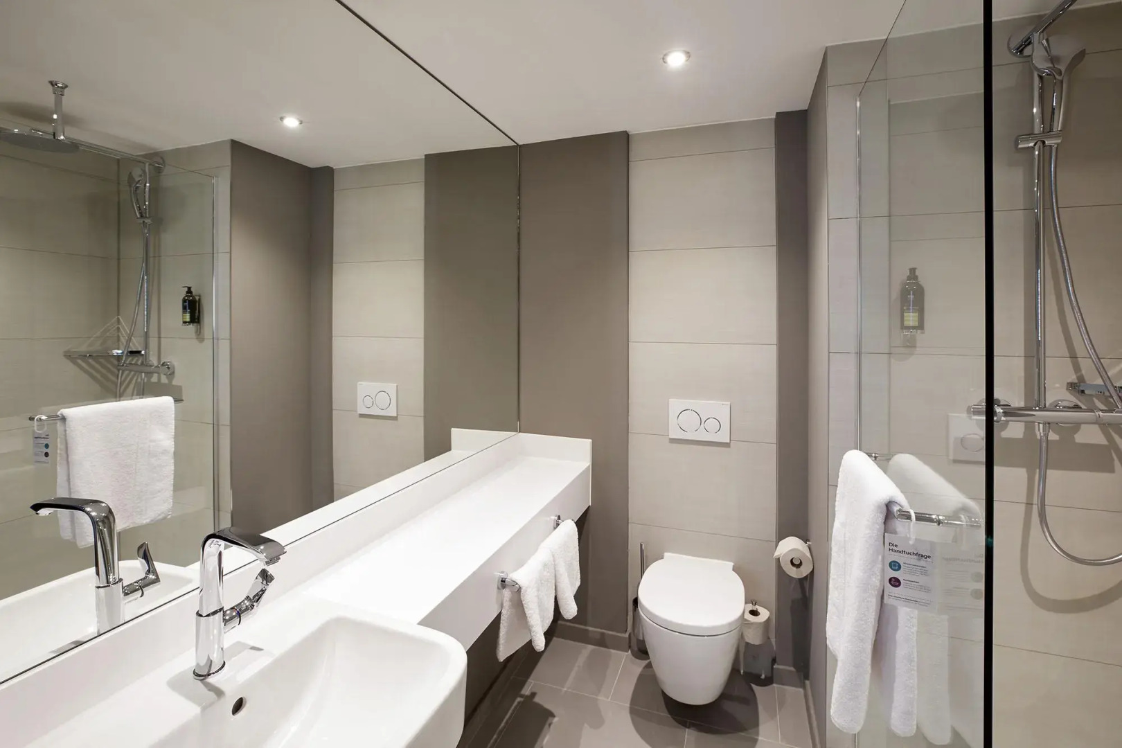 Photo - Premier Inn Hamburg City Centre