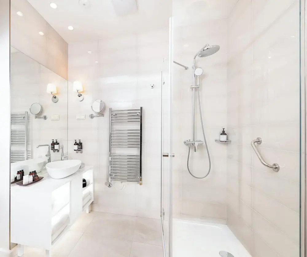 Photo - Three Corners Avenue Hotel