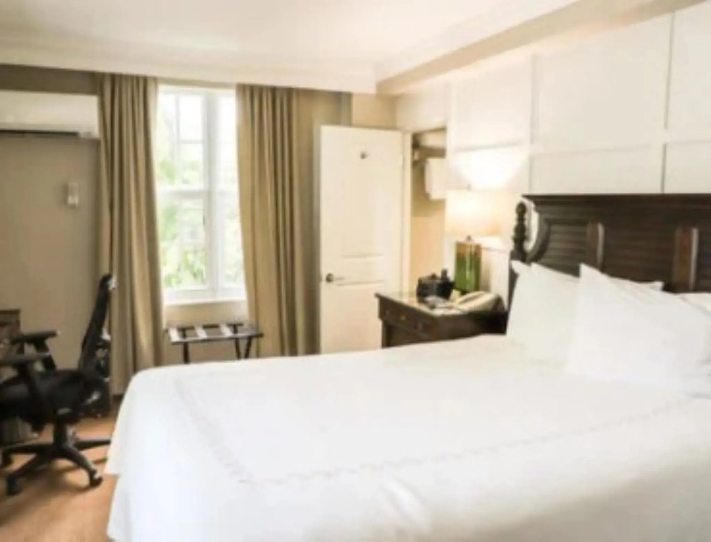 Photo - Riverside Hotel