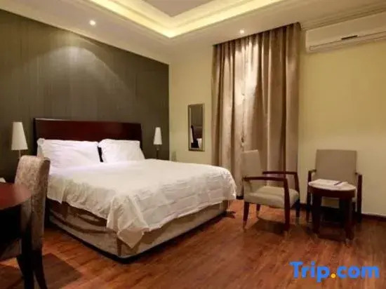 Photo - Towlan Khurais