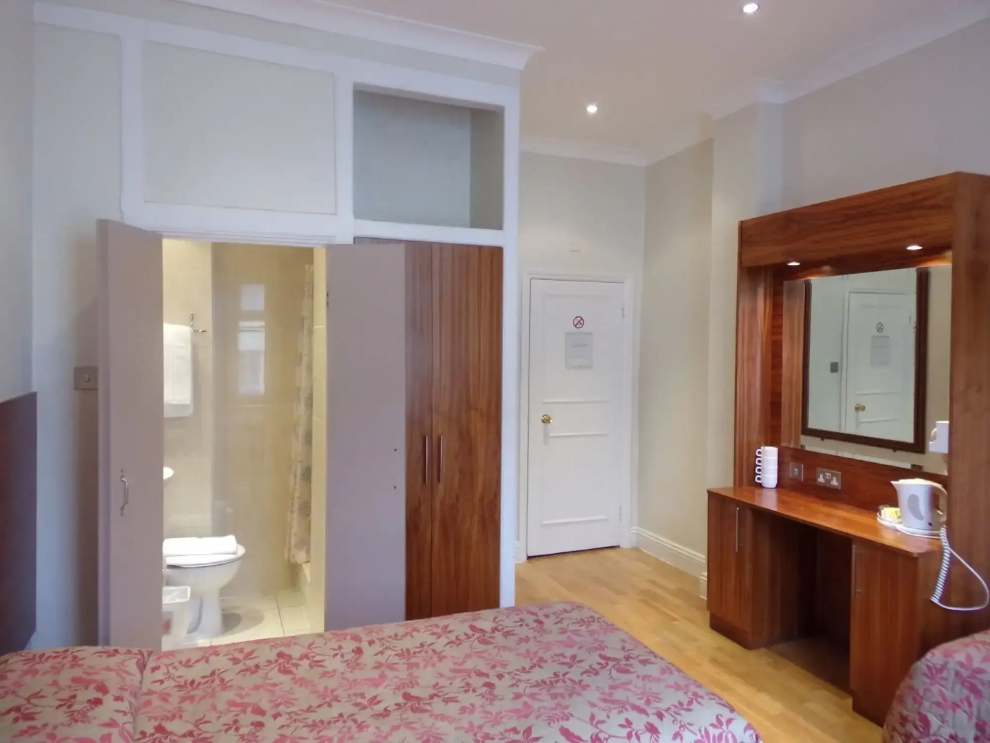 Photo - Wedgewood Hotel