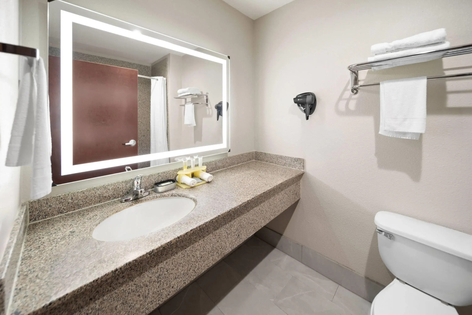 Foto - Days Inn & Suites by Wyndham Sam Houston Tollway