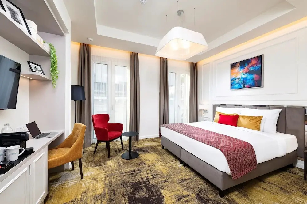 Photo - Three Corners Avenue Hotel