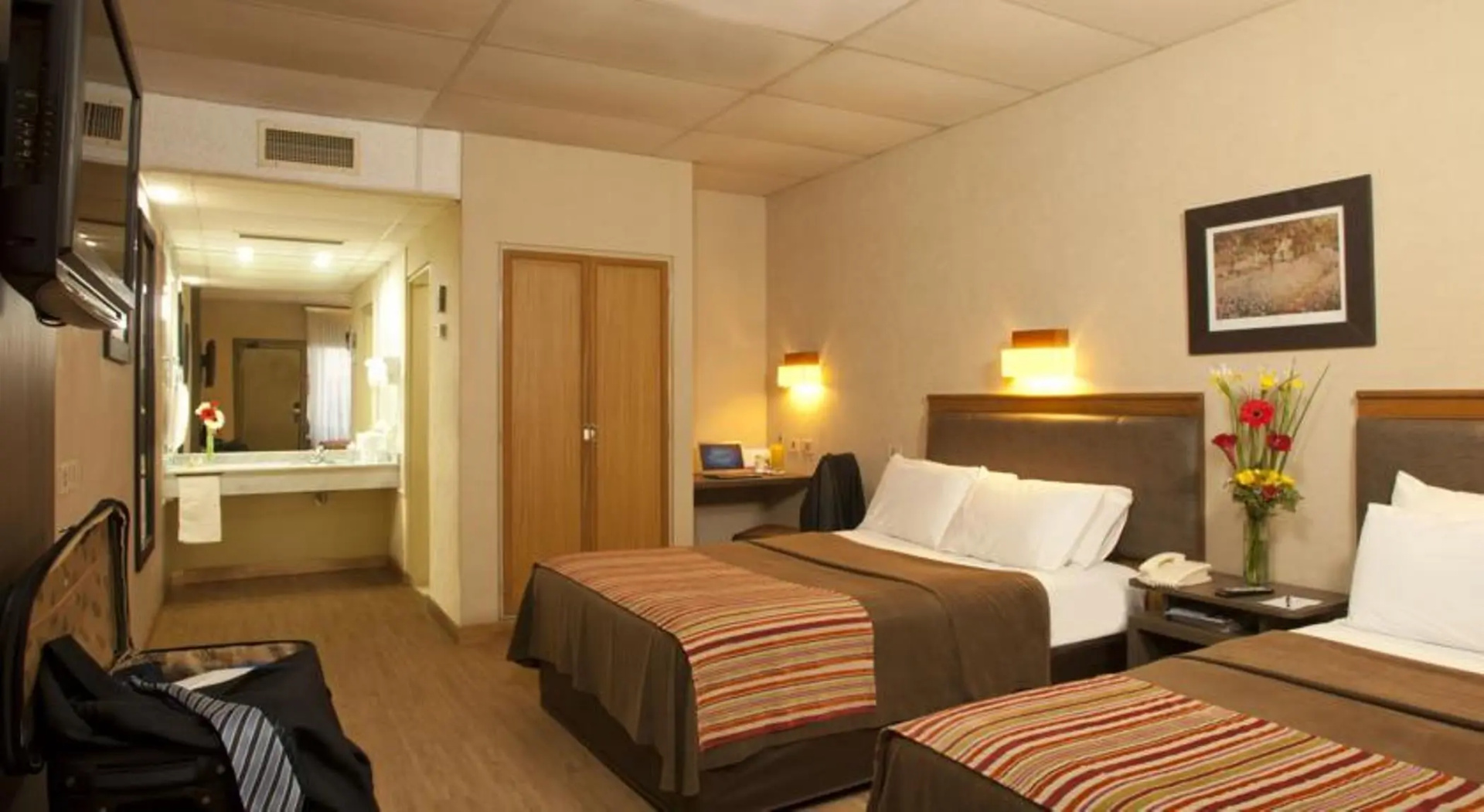 Photo - Land Express Neuquén Hotel