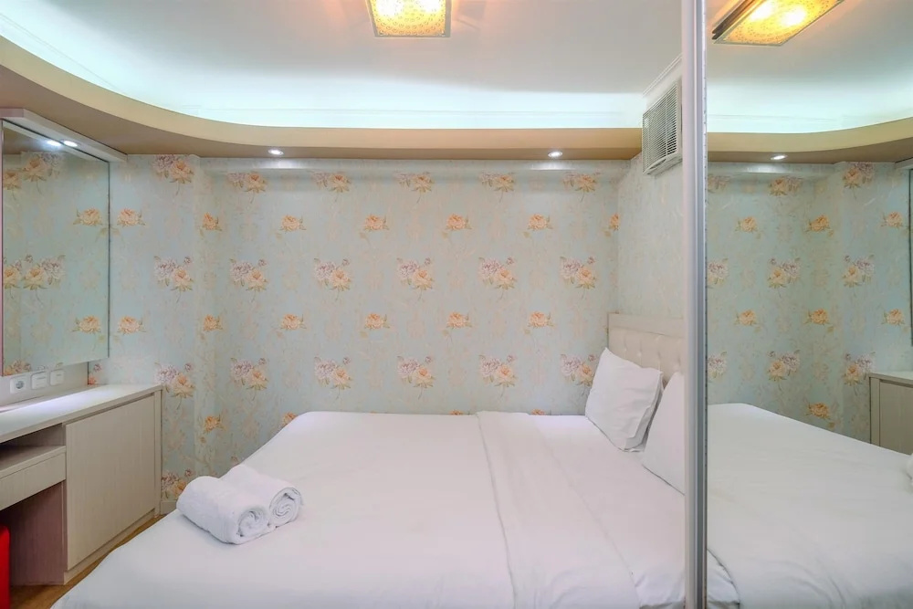 Cozy Stay 2BR Bassura City Apartment