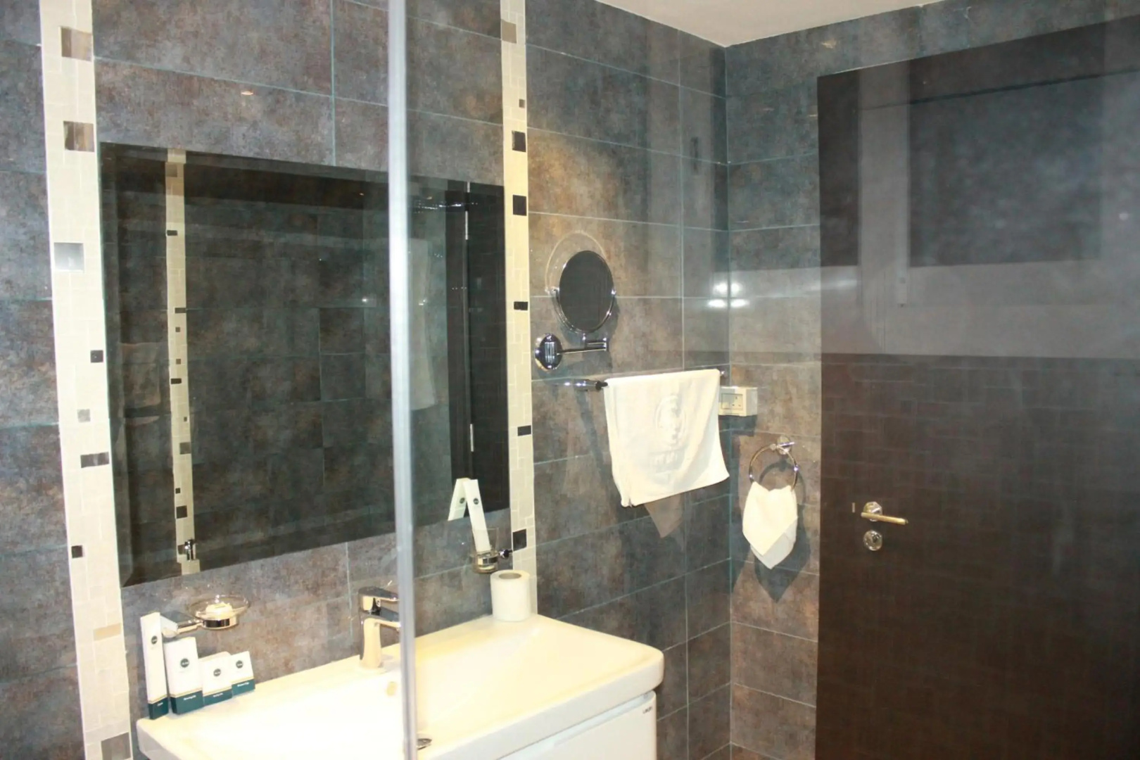 Photo - Le Park Hotel