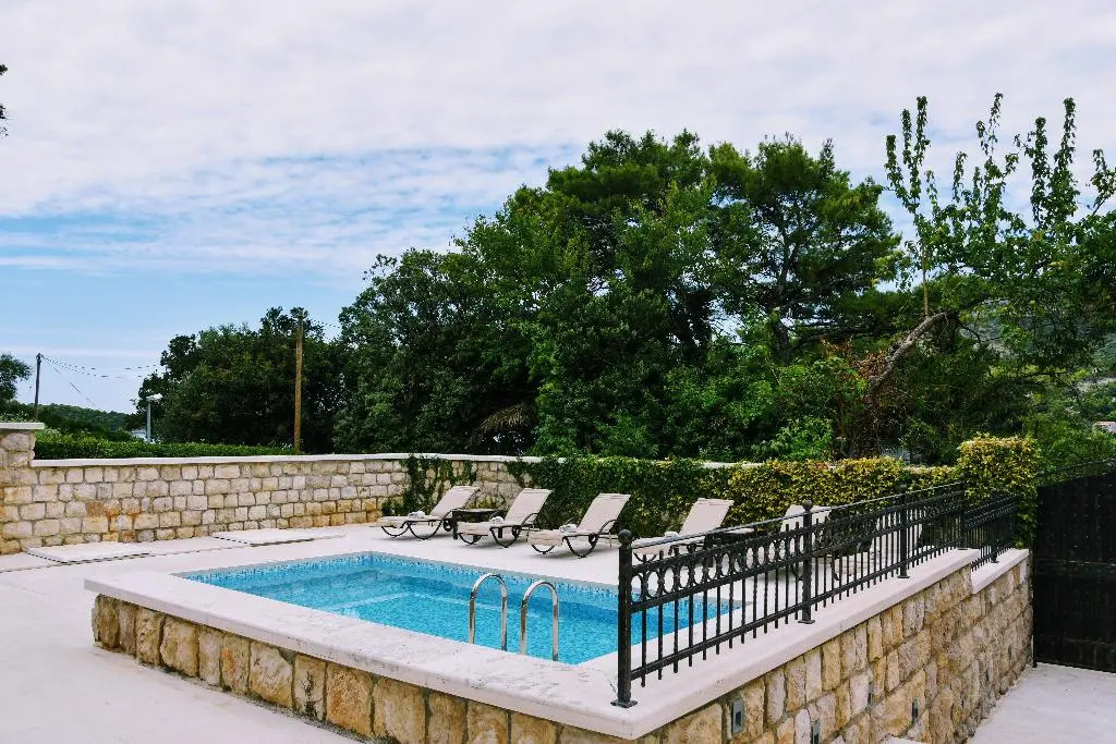 Foto - City Beach Villa with Pool and Sea View