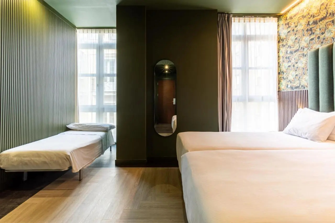 Photo - Abba Santander