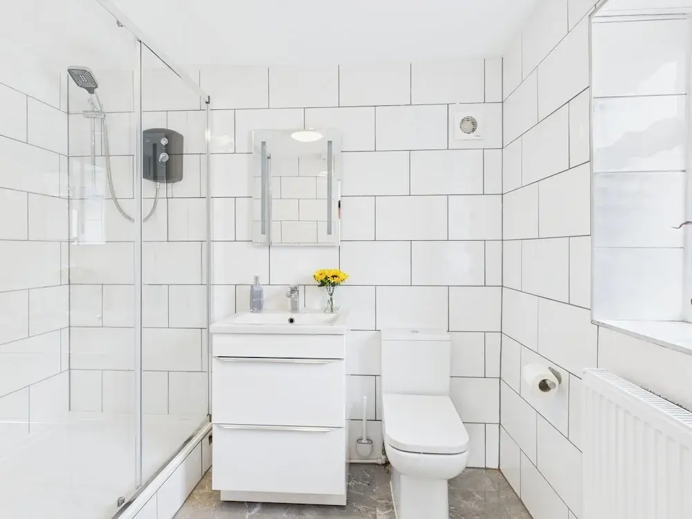 Foto - Modern Guest Room in West Midlands with Private Entrance