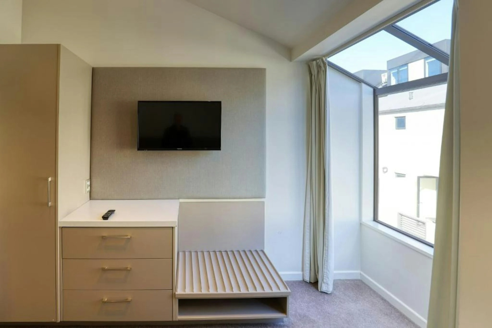 Photo - Garden Court Suites And Apartments