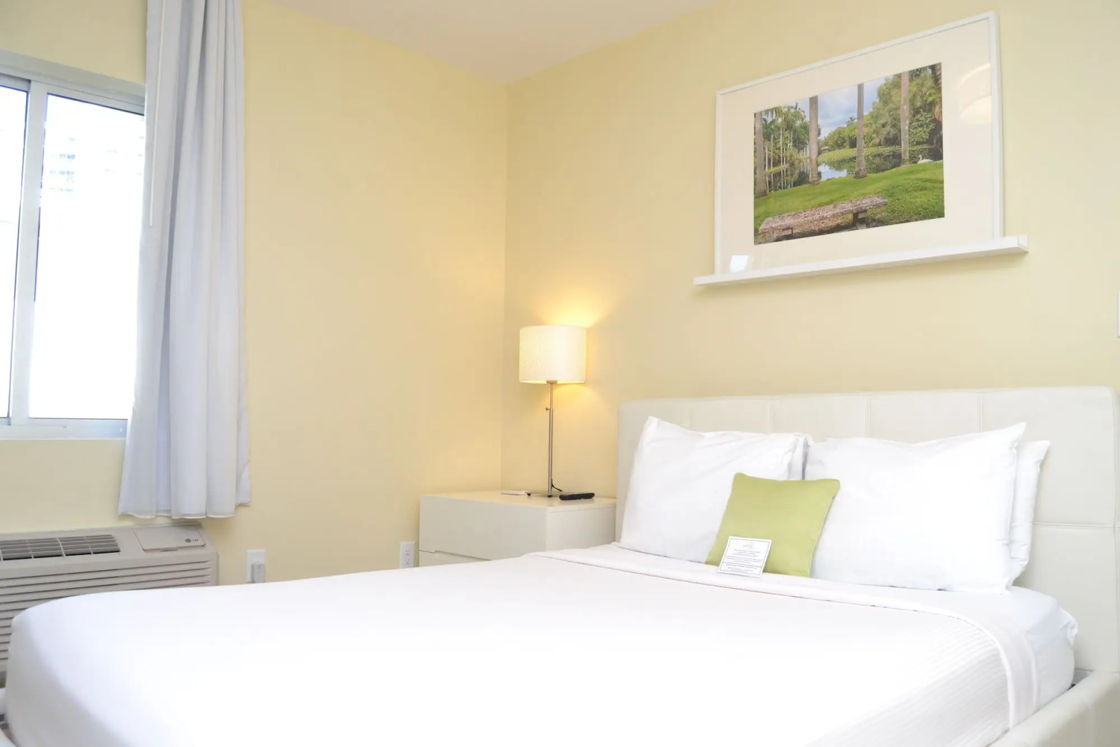 Photo - North Beach Hotel