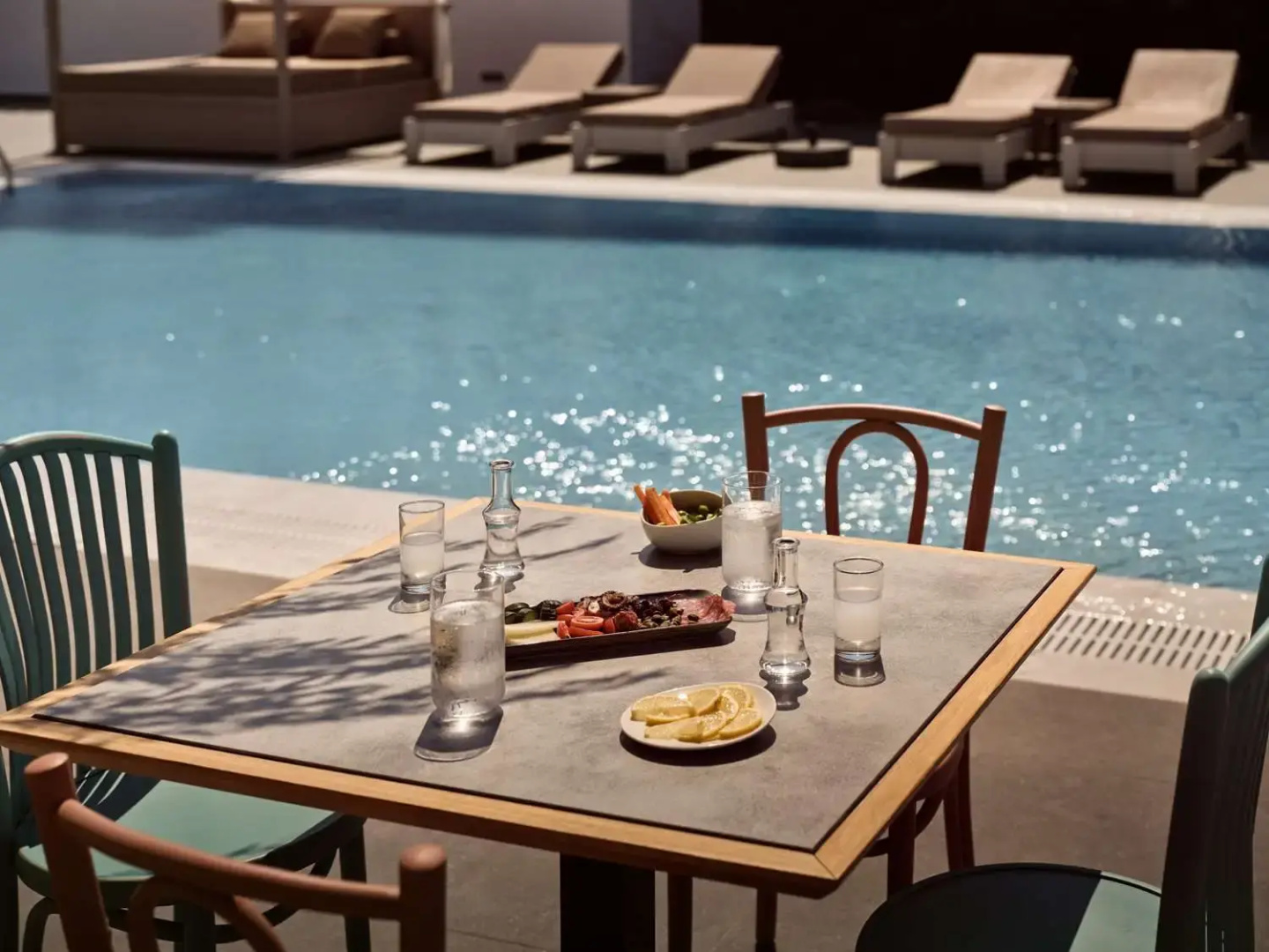 Foto - Sea Breeze Santorini Beach Resort, Curio Collection Hilton