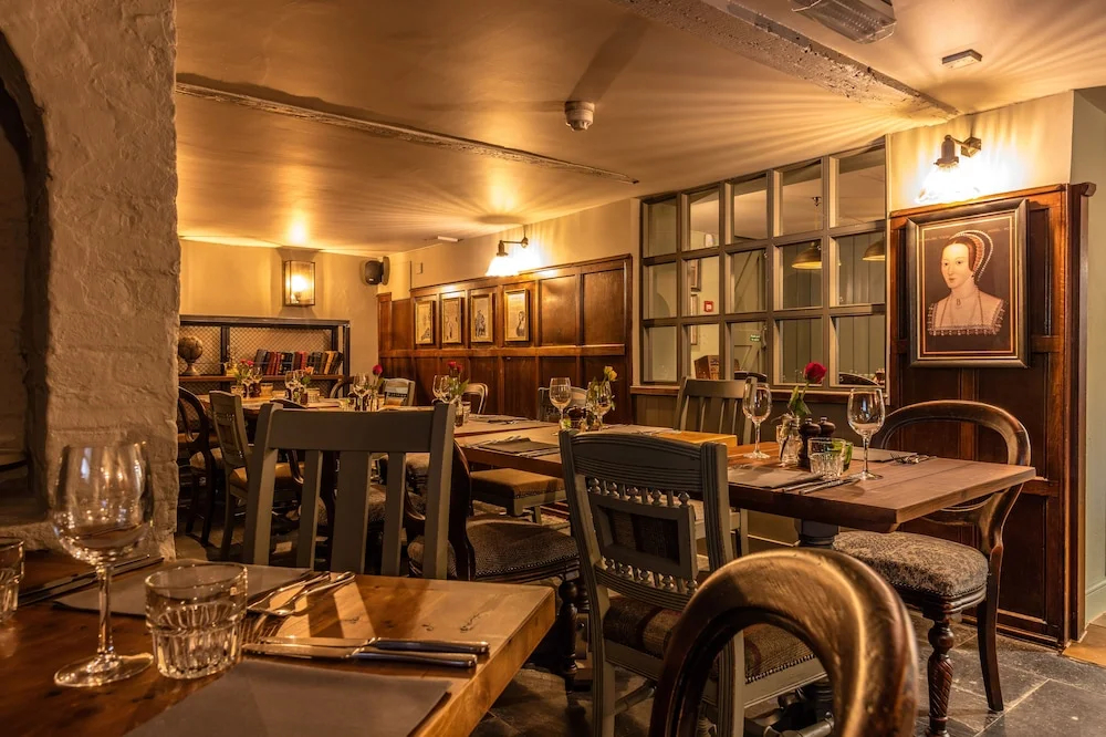Photo - Greyhound Hotel