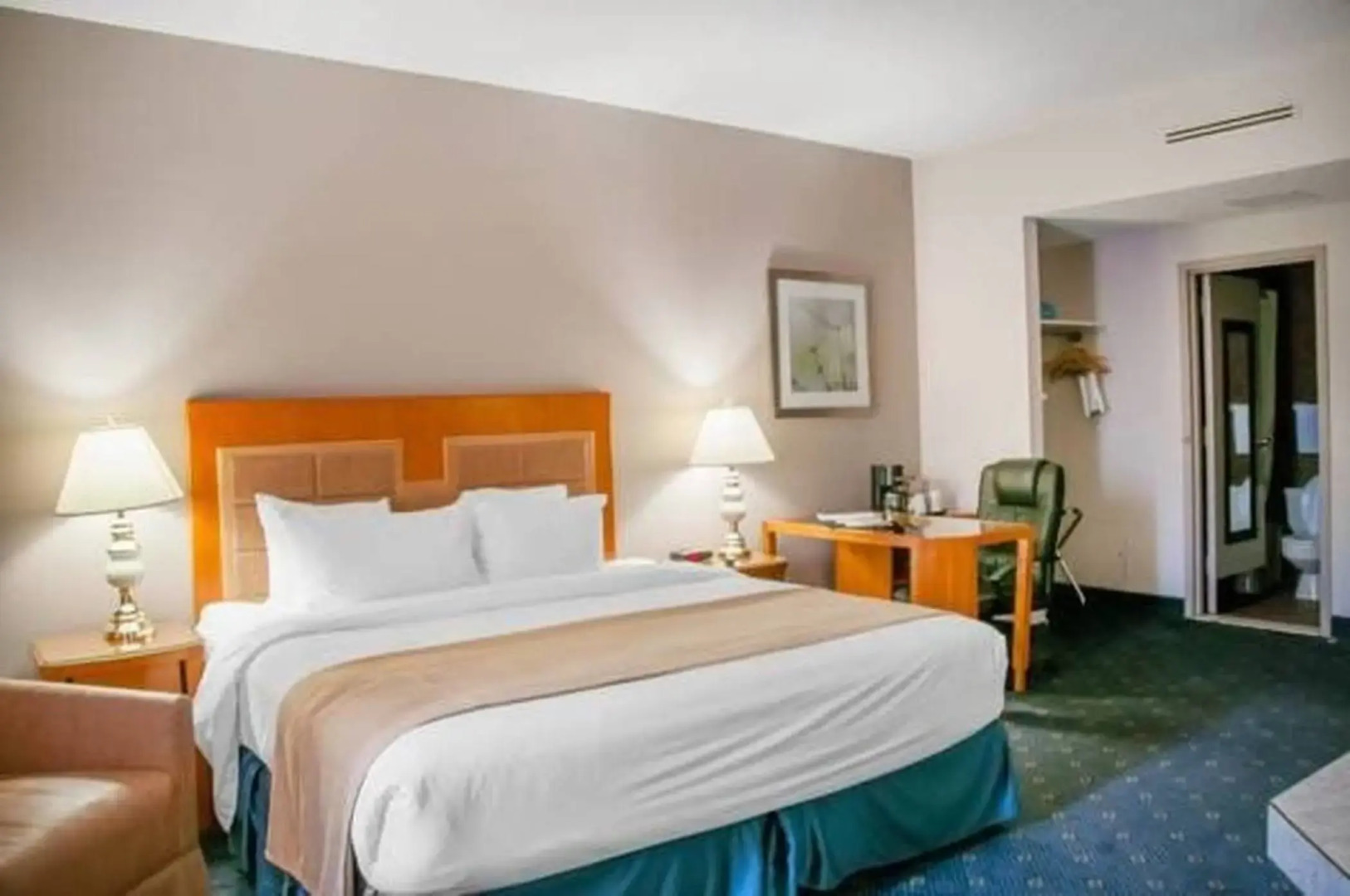 Foto - Empire Suites