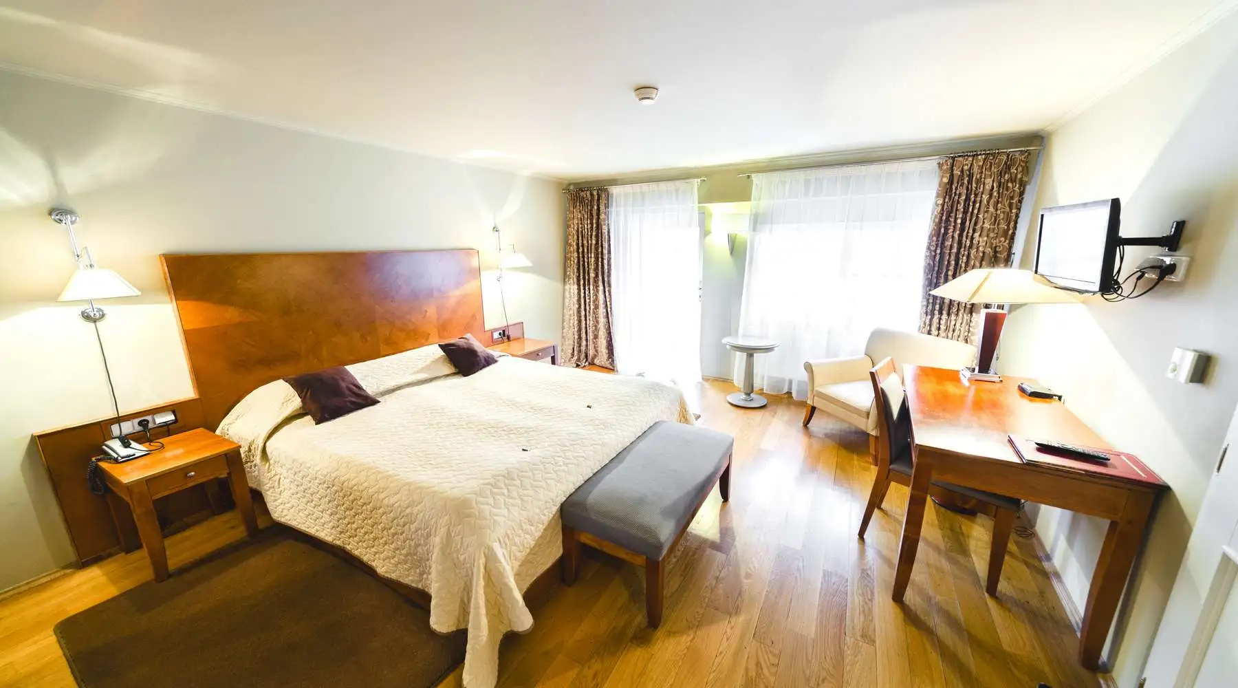 Photo - The Golden Wheel Hotel