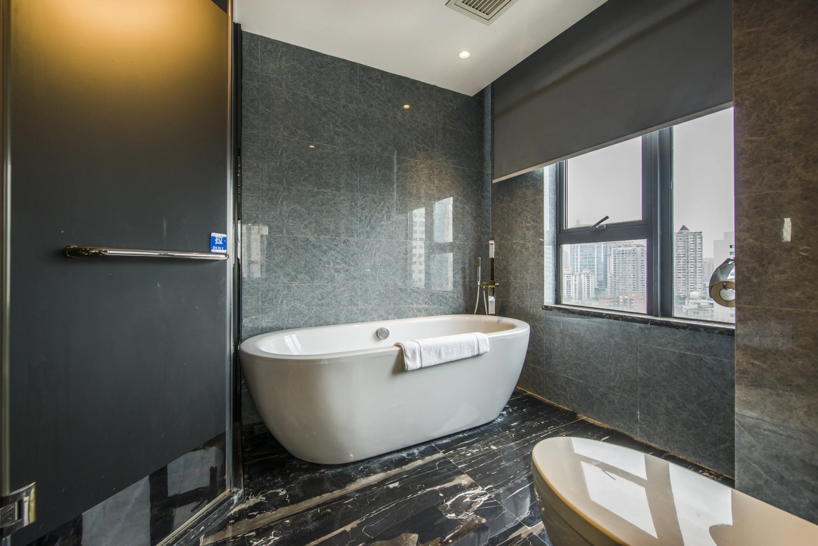 Photo - La Perle International Hotel
