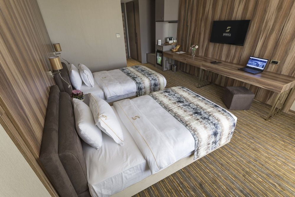 Photo - Shimall Deluxe Hotel