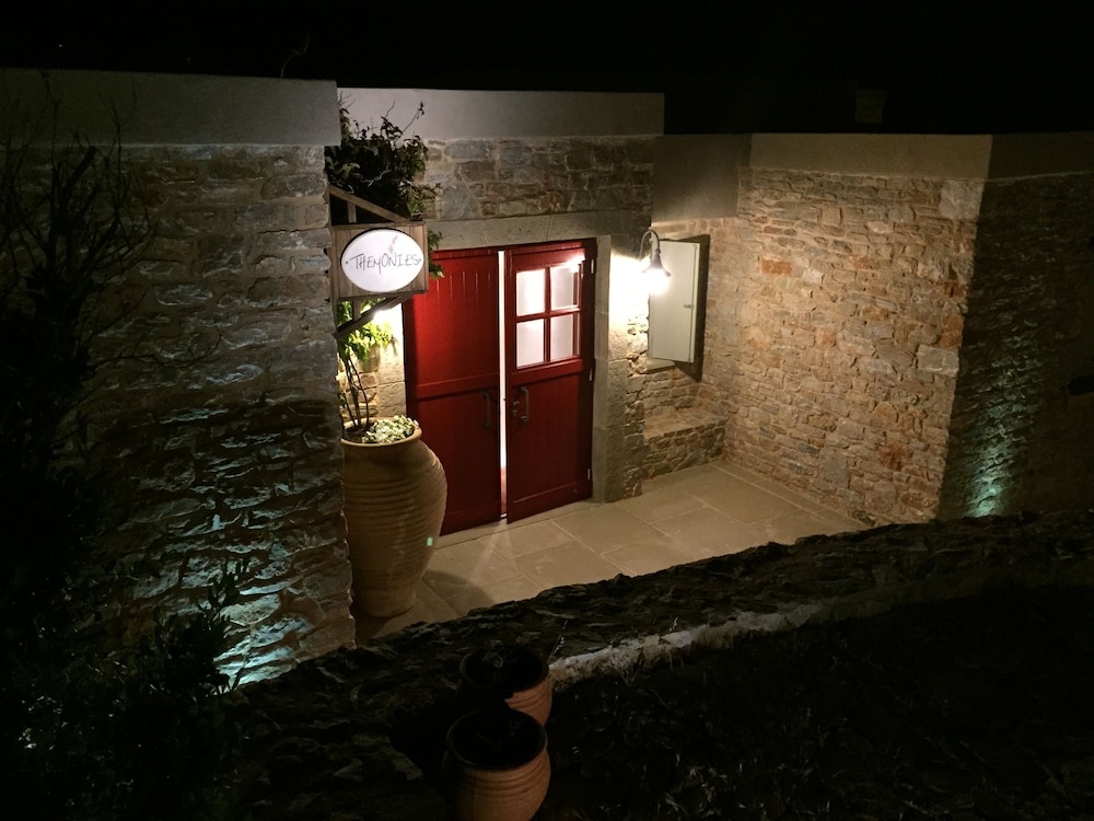 Themonies Luxury Suites