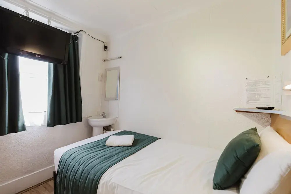 Photo - Falcon Hotel