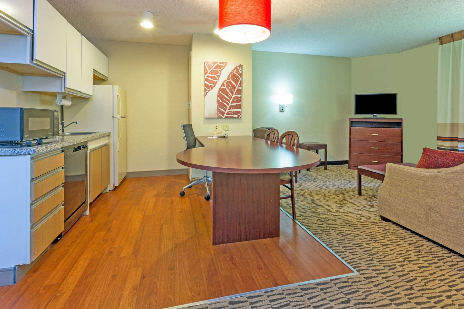 Foto - Suburban Studios Charlotte – Executive Park