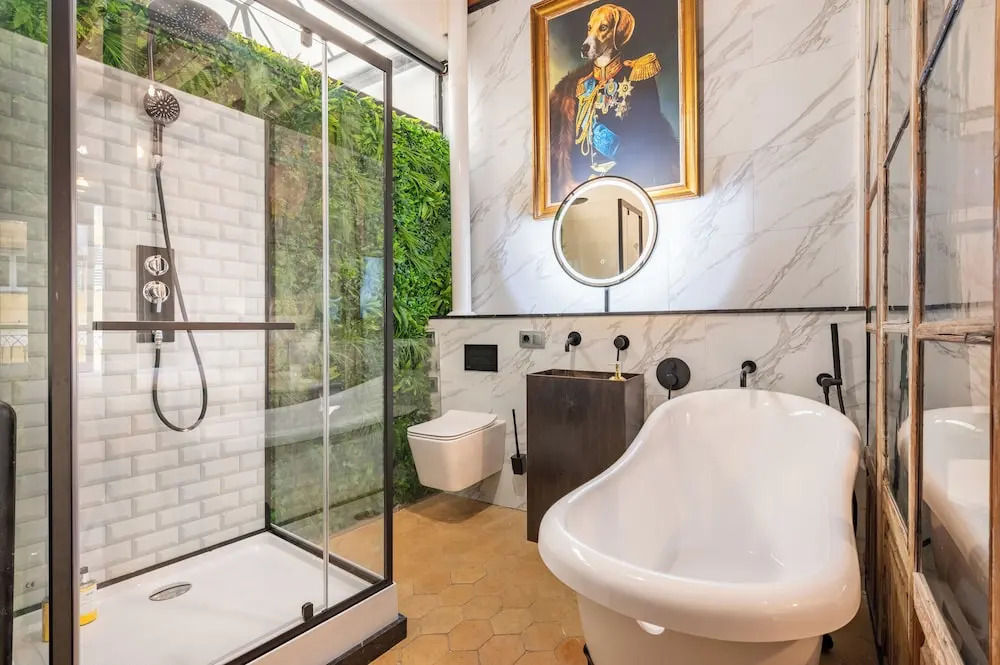 Photo - Dog Admiral - Urban Guest House