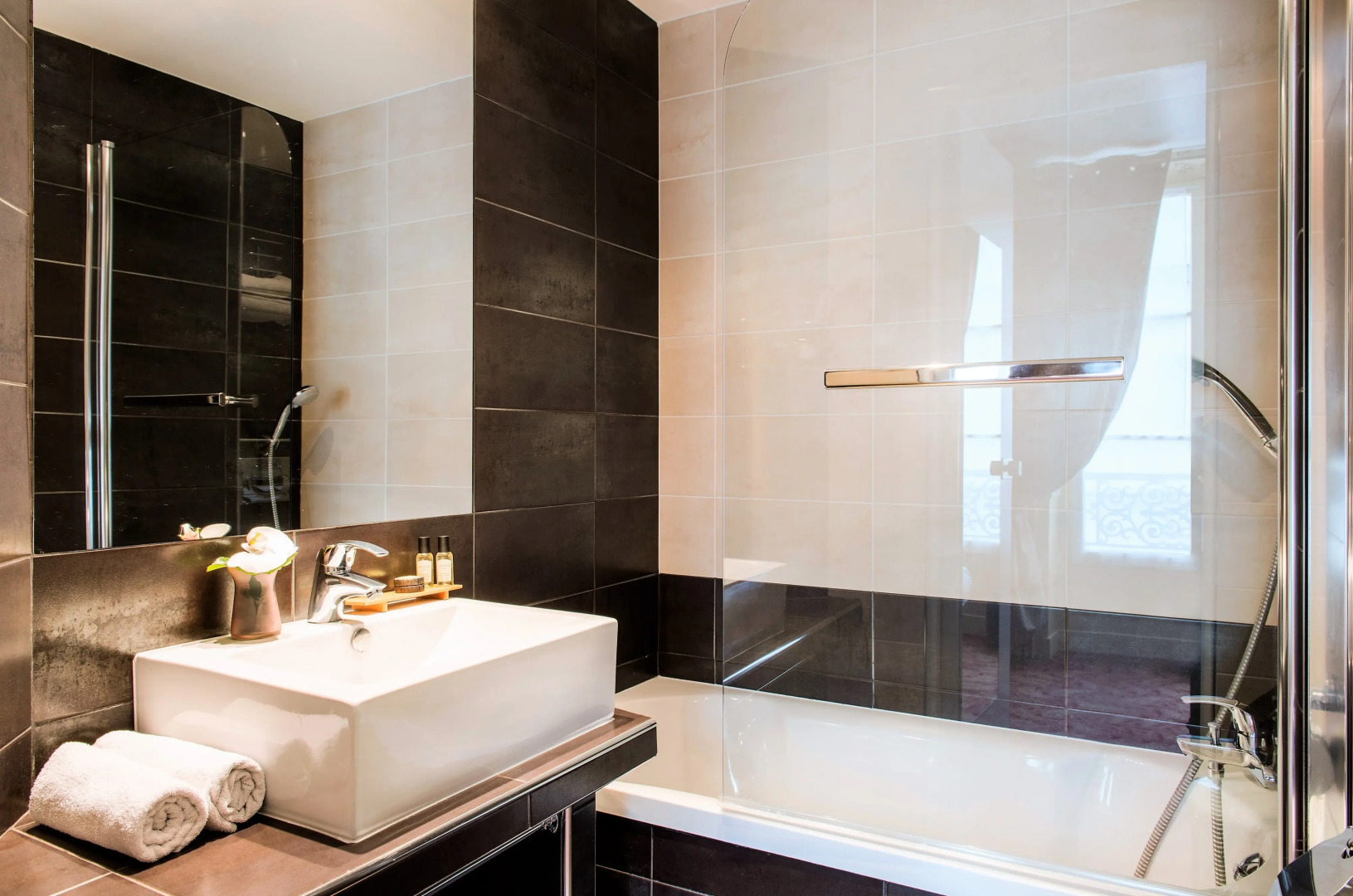 Photo - Hôtel du Théâtre by Patrick Hayat