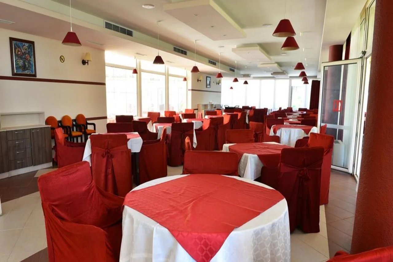 Photo - Hotel Ambassador - Free Parking