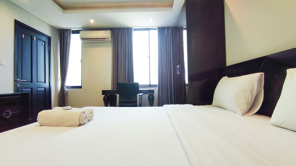 Premium and Restful 3BR in City Center at Kondominium Regensi Apartment