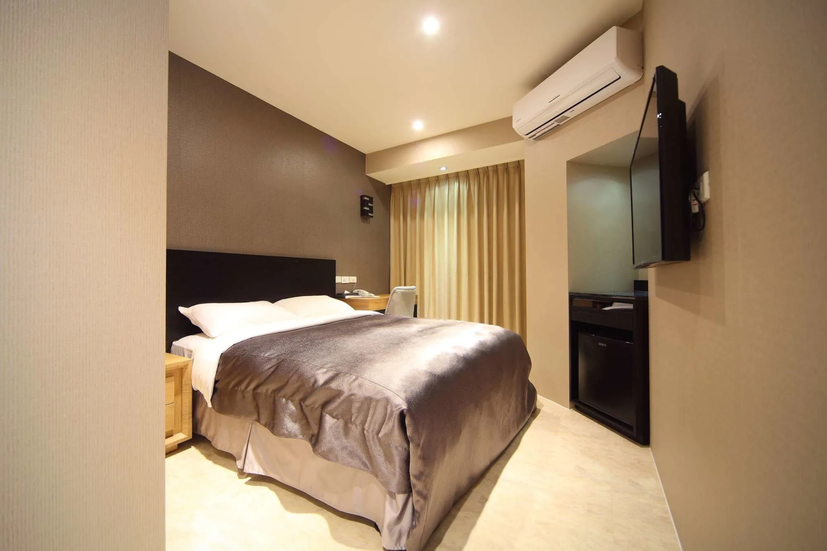 Foto - E-House