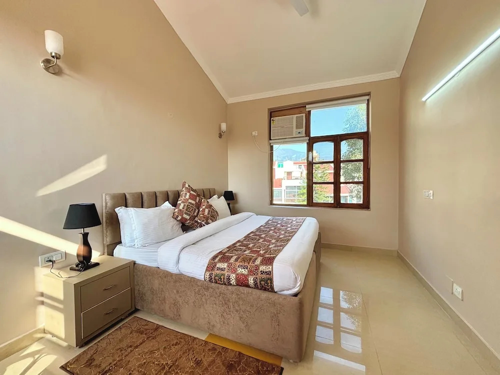 Luxury 4 Bedroom's Independent villa
