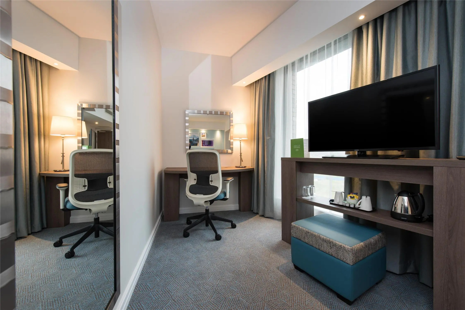 Photo - Hampton by Hilton Edinburgh West End