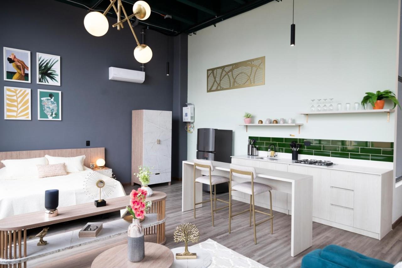 Photo - Royal Living