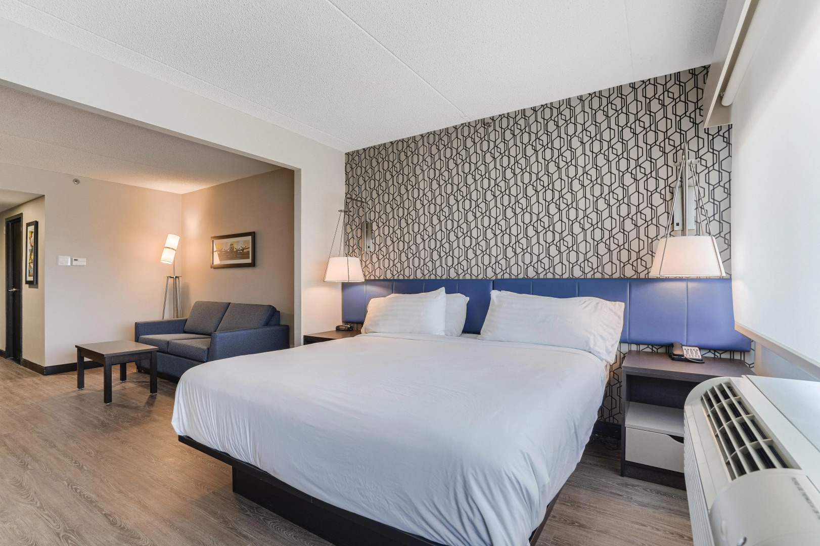 Photo - GLō Best Western Mississauga Corporate Centre