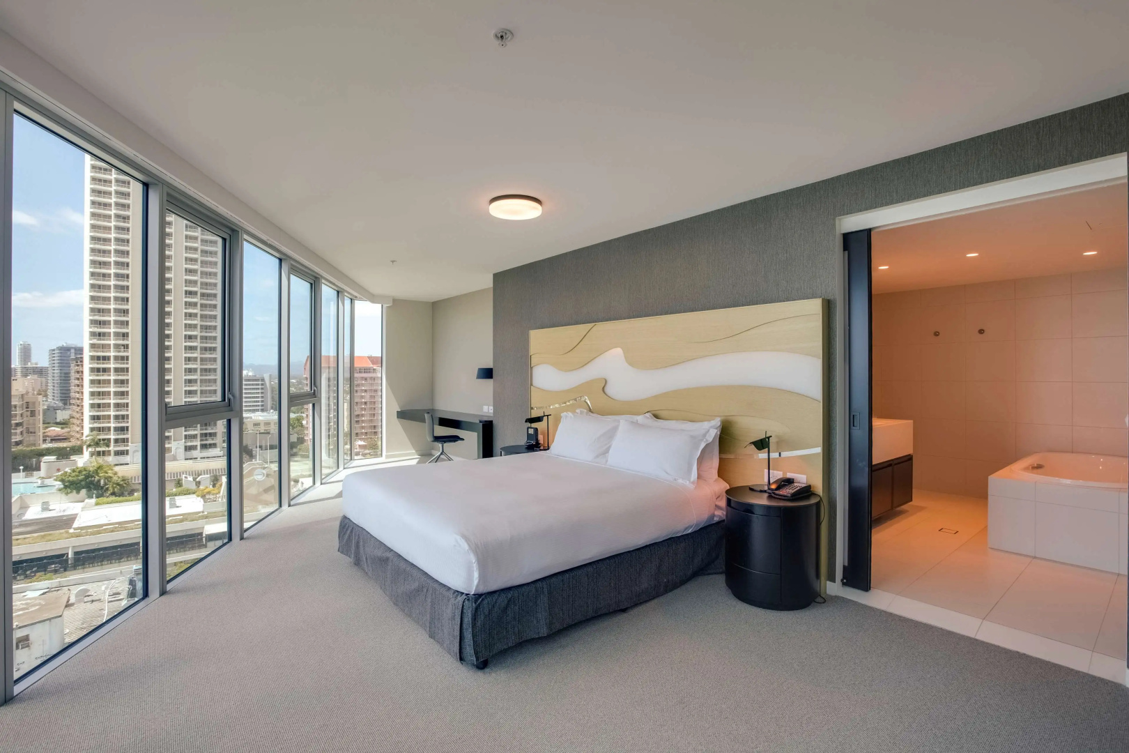Photo - Hilton Surfers Paradise Hotel & Residences.
