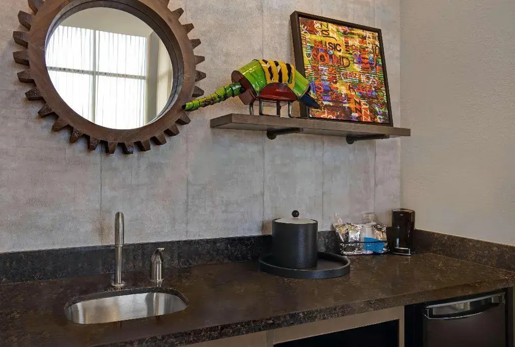 Photo - Hampton Inn & Suites Austin @ The University / Capitol